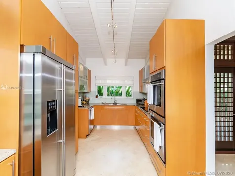 605 Warren Lane Key Biscayne FL 33149