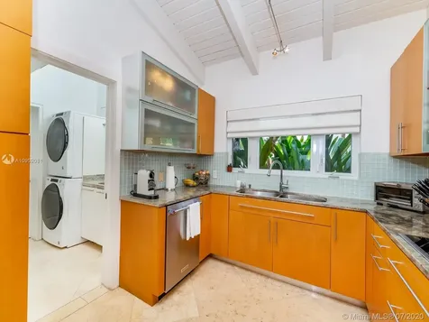 605 Warren Lane Key Biscayne FL 33149