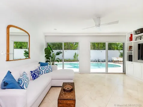 605 Warren Lane Key Biscayne FL 33149