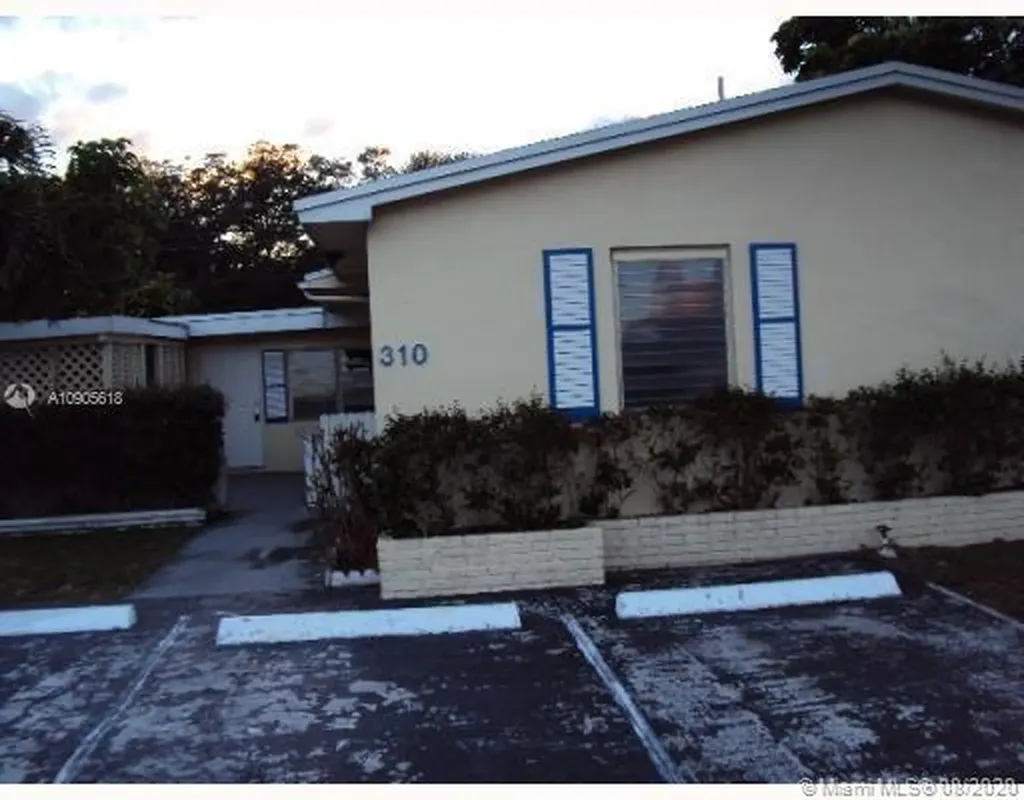 310 SW 9th Terrace Hallandale Beach FL 33009