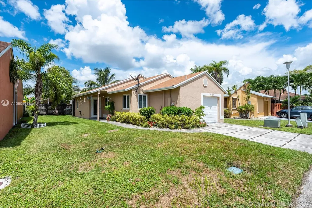 1030 SW 111th Avenue Pembroke Pines FL 33025