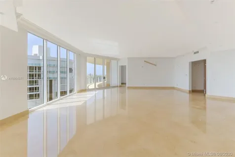 21200 Point Place Aventura FL 33180