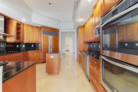 21200 Point Place Aventura FL 33180