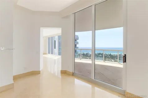 21200 Point Place Aventura FL 33180