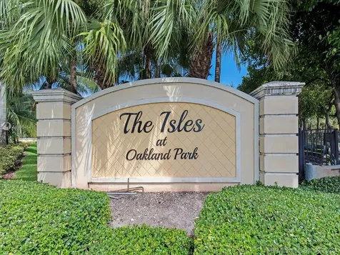 3208 NW 33rd Street Oakland Park FL 33309
