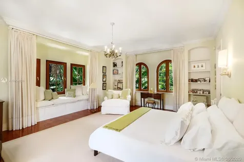 3725 Leafy Way Miami FL 33133