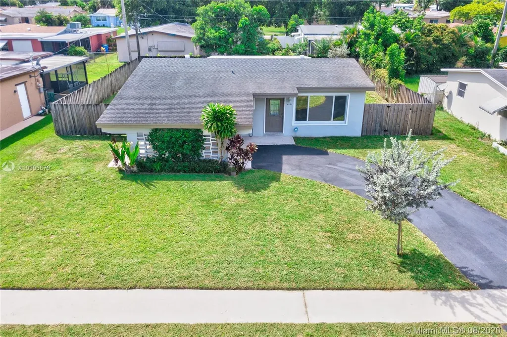 6427 SW 7th Street Pembroke Pines FL 33023
