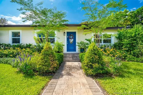 380 NW 43rd Street Oakland Park FL 33309