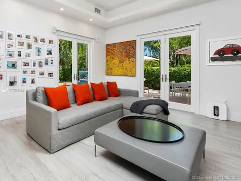 16 Turtle Walk Key Biscayne FL 33149