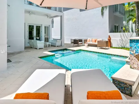 16 Turtle Walk Key Biscayne FL 33149
