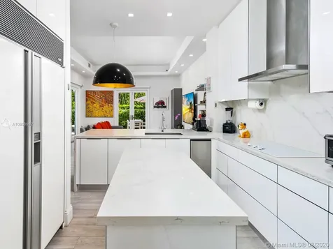 16 Turtle Walk Key Biscayne FL 33149