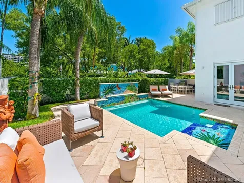 16 Turtle Walk Key Biscayne FL 33149