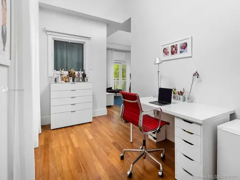 16 Turtle Walk Key Biscayne FL 33149