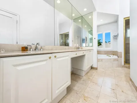 16 Turtle Walk Key Biscayne FL 33149