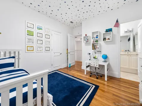 16 Turtle Walk Key Biscayne FL 33149