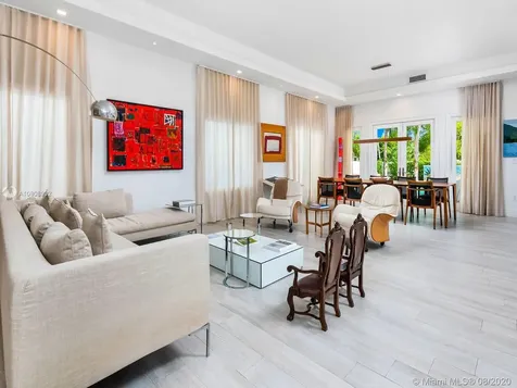 16 Turtle Walk Key Biscayne FL 33149