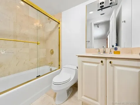 16 Turtle Walk Key Biscayne FL 33149