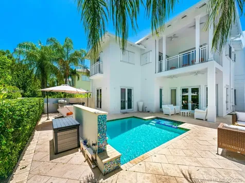 16 Turtle Walk Key Biscayne FL 33149