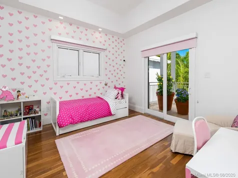 16 Turtle Walk Key Biscayne FL 33149
