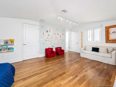 16 Turtle Walk Key Biscayne FL 33149