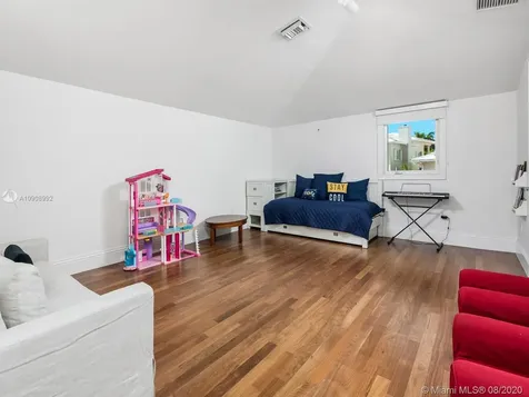 16 Turtle Walk Key Biscayne FL 33149