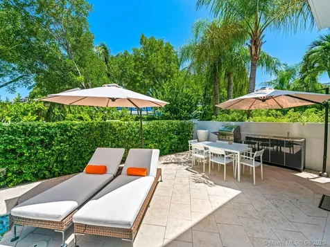 16 Turtle Walk Key Biscayne FL 33149