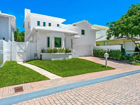 16 Turtle Walk Key Biscayne FL 33149