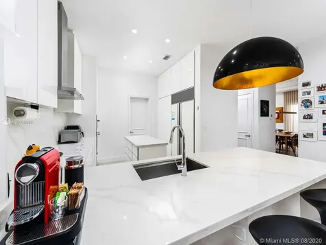 16 Turtle Walk Key Biscayne FL 33149