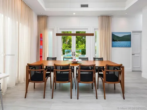 16 Turtle Walk Key Biscayne FL 33149