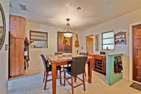 730 W 39th Place Hialeah FL 33012
