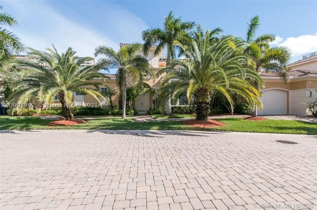 1445 Windjammer Way Hollywood FL 33019