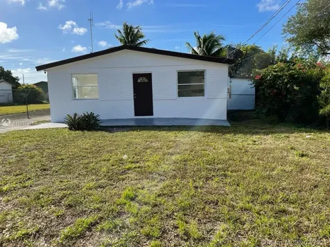 5412 SW 18th Street West Park FL 33023