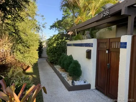 858 NE 20th Drive Wilton Manors FL 33305
