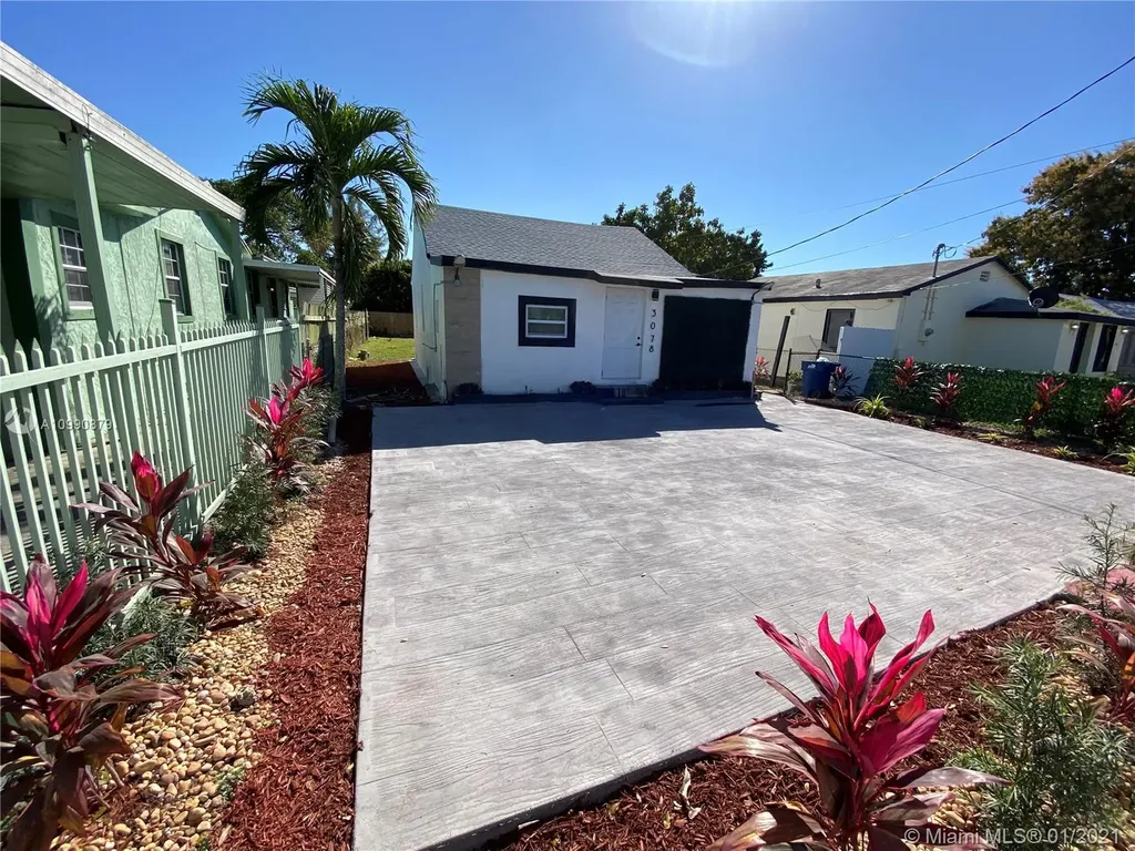 3078 NW 61st Street Miami FL 33142