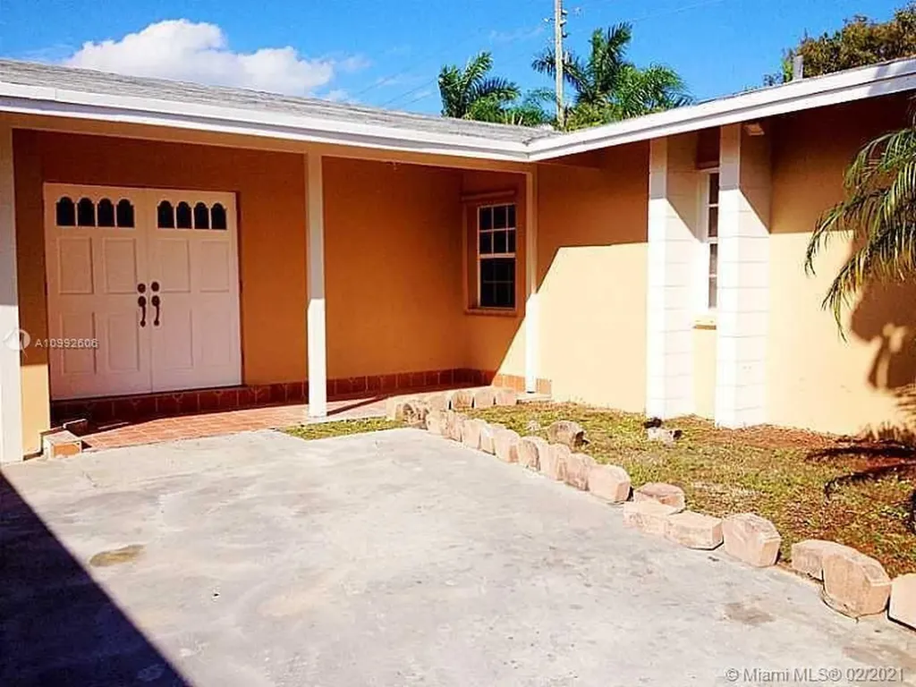 18705 SW 99th Road Cutler Bay FL 33157