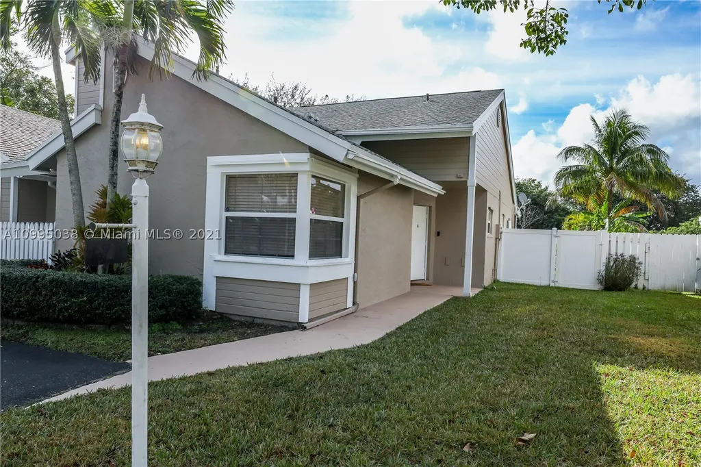 11130 SW 11th Place Davie FL 33324