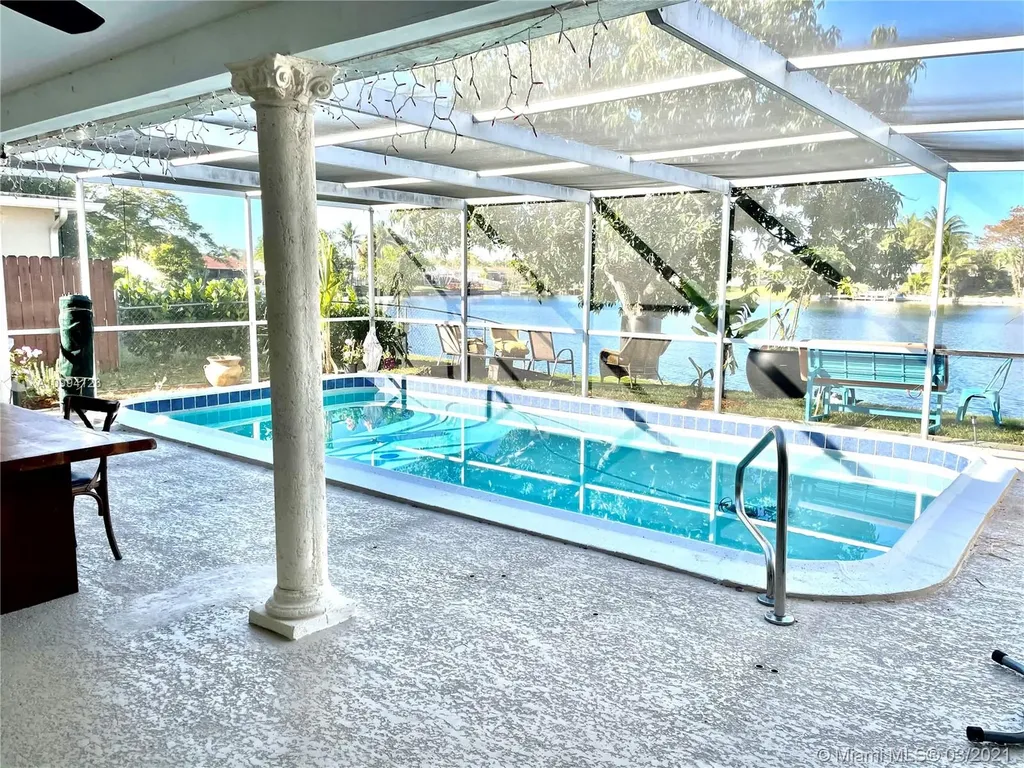 1192 NW 89th Terrace Pembroke Pines FL 33024