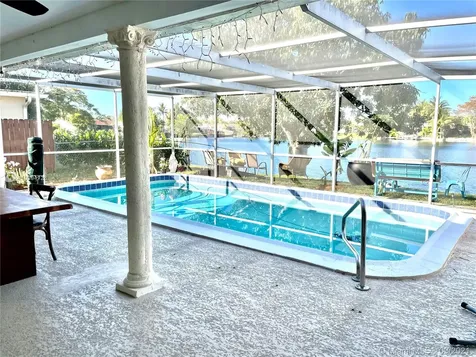 1192 NW 89th Terrace Pembroke Pines FL 33024