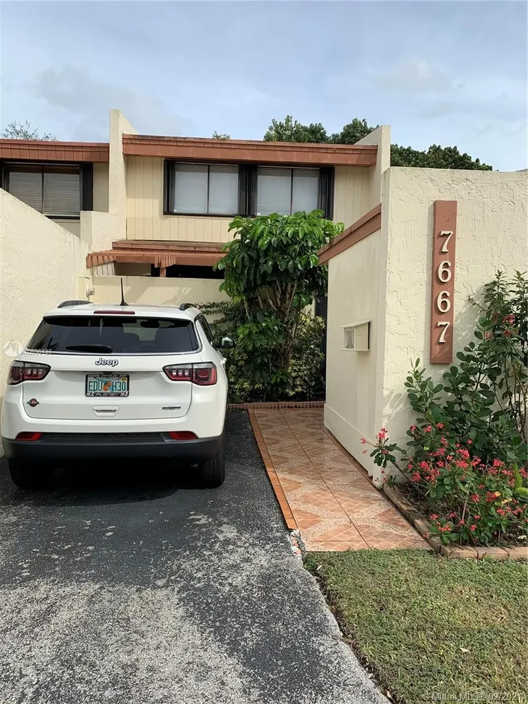 7667 SW 105th Place Miami FL 33173