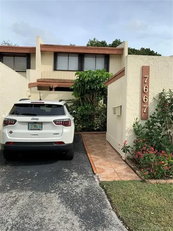 7667 SW 105th Place Miami FL 33173