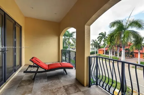 Hollywood FL 33019