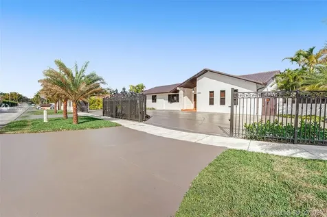 2985 SW 112th Avenue Miami FL 33165