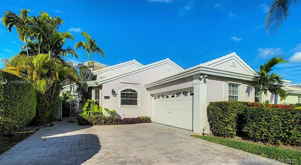 15221 Wilshire Way Pembroke Pines FL 33027