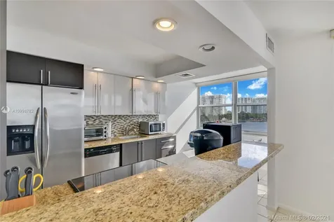 18081 Biscayne Boulevard Aventura FL 33160