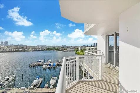 18081 Biscayne Boulevard Aventura FL 33160