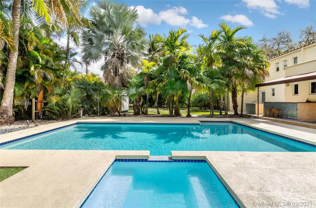 211 Deer Run Miami Springs FL 33166