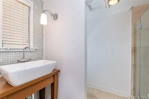 211 Deer Run Miami Springs FL 33166