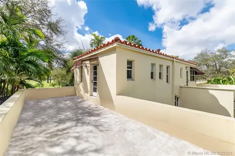 211 Deer Run Miami Springs FL 33166
