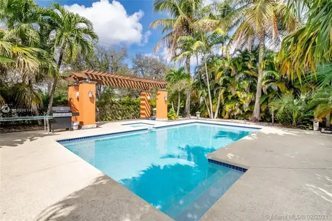 211 Deer Run Miami Springs FL 33166