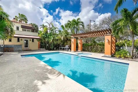 211 Deer Run Miami Springs FL 33166